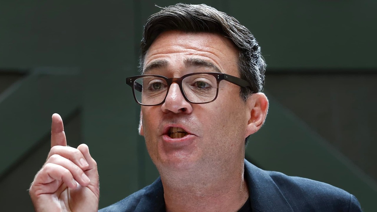 Royaume-Uni : Andy Burnham, le favori pour succéder à Keir Starmer, précise son programme