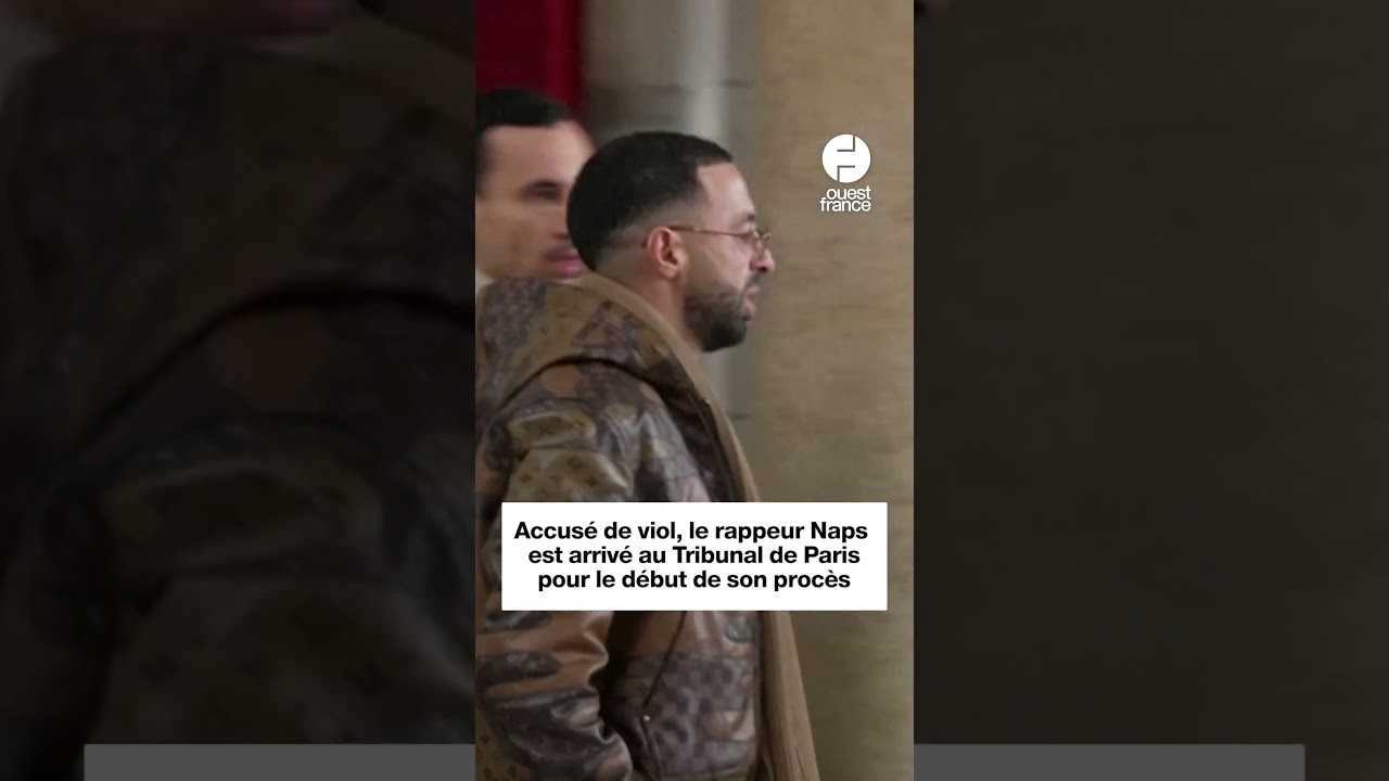 Jugé pour viol, le rappeur Naps arrive au palais de justice de Paris