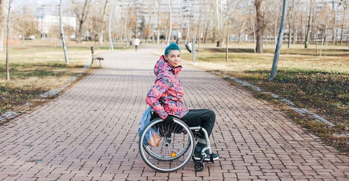 Mimie Mathy partage son quotidien bouleversé : « Je ne remarcherai pas » et son adaptation à la vie en fauteuil roulant